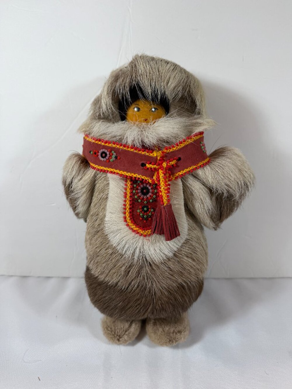 Vintage Inuit Native Arctic Doll, Handmade, Fur & Glass Beads, MINT condition - Picture 6 of 13